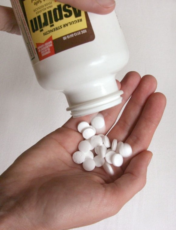 Aspirin 81mg có tác dụng hạ sốt, giảm đau và chống viêm (5)