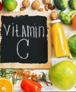 Vitamin C xuất hiện tự nhiên trong thực phẩm như trái cây họ cam, quýt